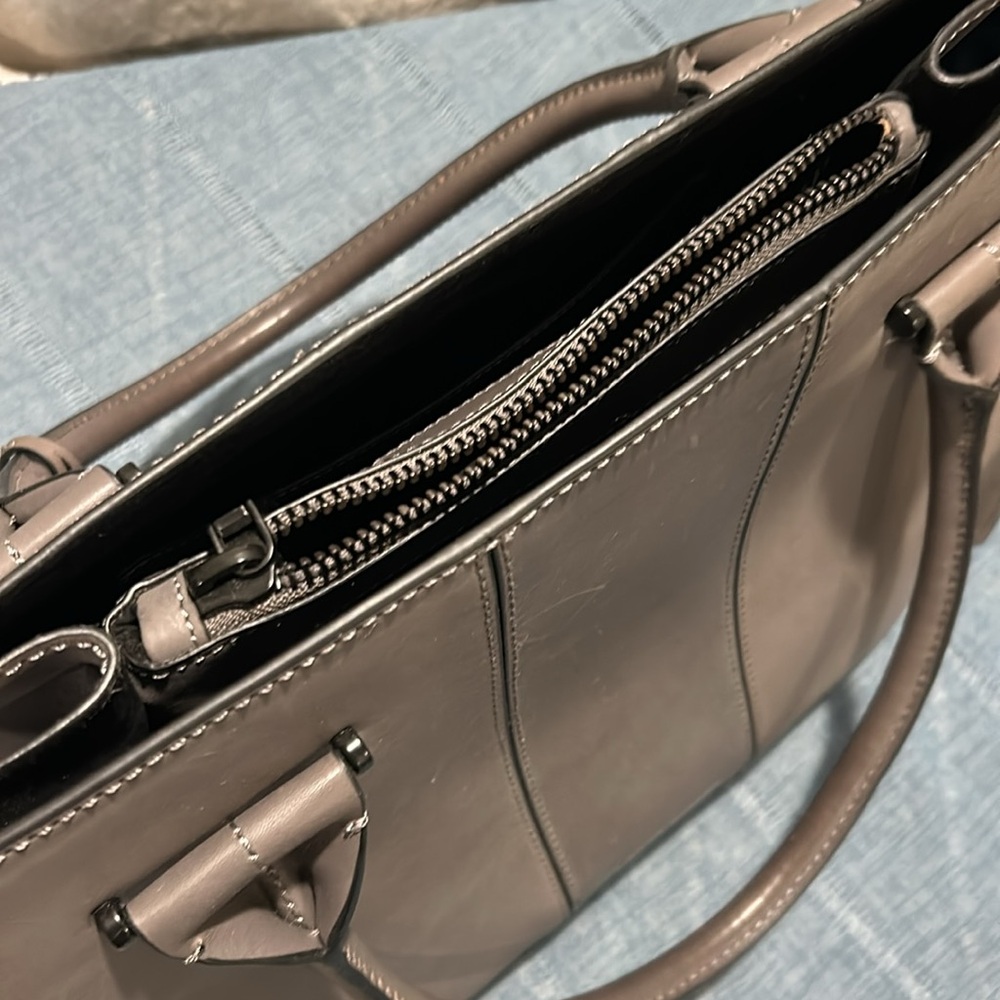 Etienne Aigner handbag - Picture 9 of 16